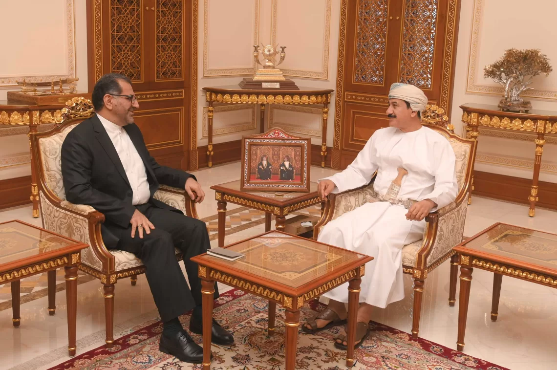 وزير المكتب السلطاني يبحث تعزيز العلاقات مع السفير الإيراني