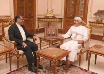 وزير المكتب السلطاني يبحث تعزيز العلاقات مع السفير الإيراني