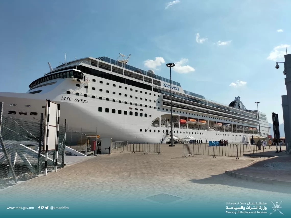 مسندم تستقبل السفينة السياحية Crucero MSC Ópera