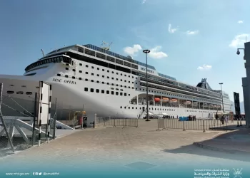 مسندم تستقبل السفينة السياحية Crucero MSC Ópera