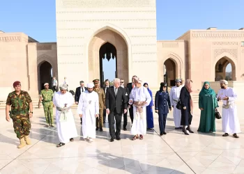 الرئيس الألماني وحرمه يزوران جامع السلطان قابوس الأكبر