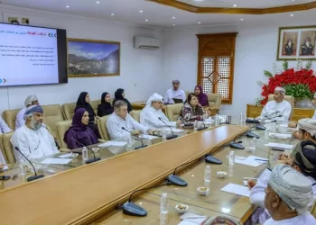 فريق منظمة الصحة العالمية يزور مدينة صحار الصحية