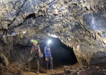 الكهوف في الجبل الأخضر وجهة سياحية لمحبّي المغامرات