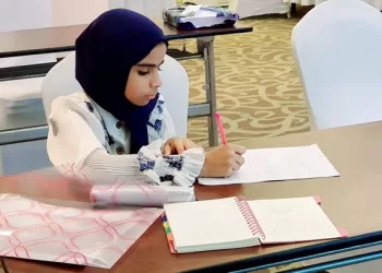 طالبة عمانية تتأهل للبطولة العربية لألعاب الرياضيات والمنطق