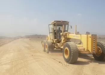 تنفيذ أعمال وصلات طرق لربط 4 قرى في شناص