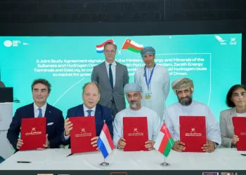 سلطنة عمان توقع اتفاقية مع ميناء أمستردام لإنشاء أول مسار تجاري للهيدروجين السائل في العالم