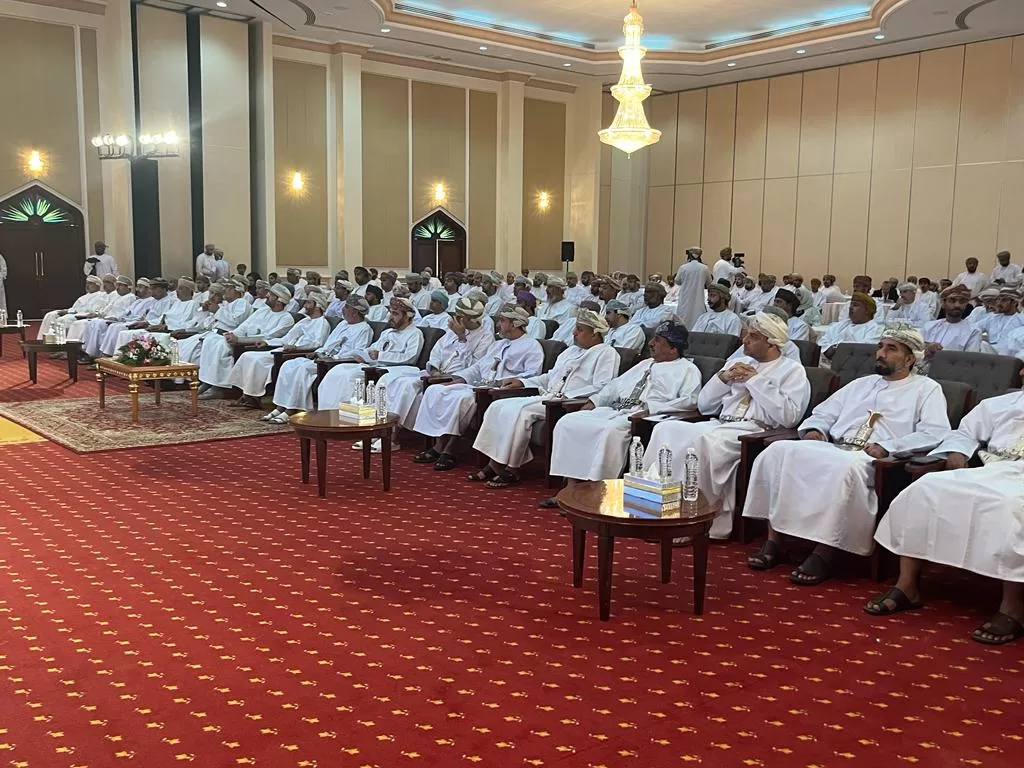 محافظ مسقط: تطوير العديد من المدن على غرار “القرم التجارية” ونهتم بأفكار الشباب الإبداعية