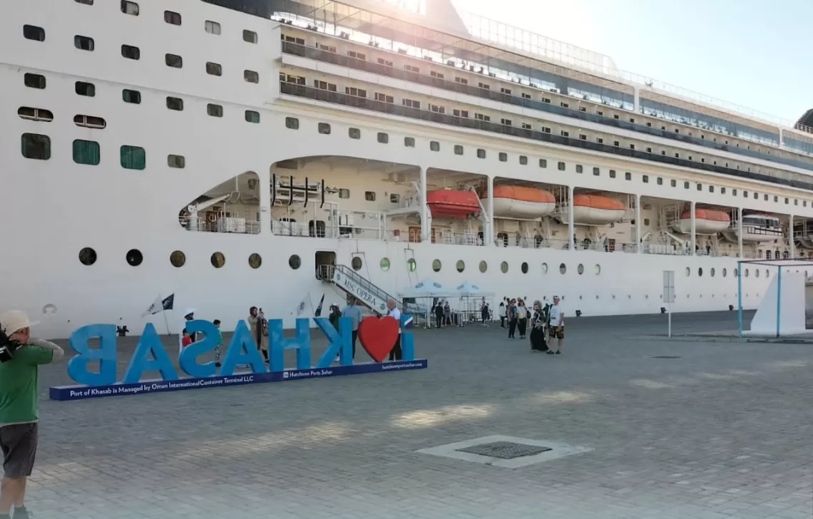 مسندم تستقبل سفينة سياحية