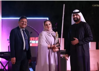 عمانية تفوز بجائزة عالمية في مجال الصحة والطب البيطري