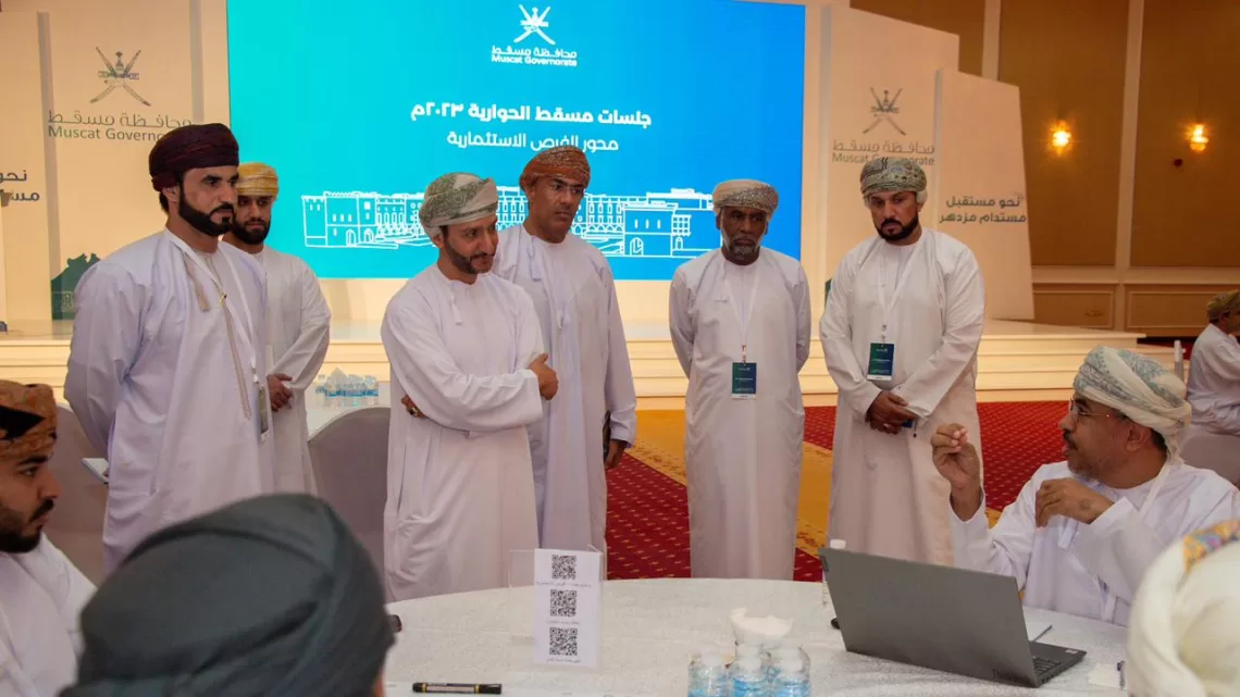 الفرص الاستثمارية والتقنية والابتكار على طاولة الحوار مع الشباب في جلسات محافظة مسقط