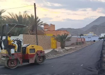 إنجاز 70% من رصف الطرق الداخلية بولاية الحمراء