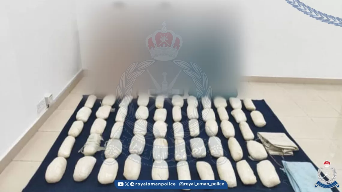 القبض على 3 أشخاص بتهمة تهريب كميات من المواد المخدرة في مسقط
