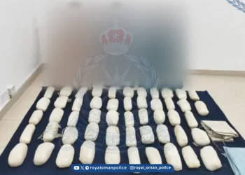 القبض على 3 أشخاص بتهمة تهريب كميات من المواد المخدرة في مسقط