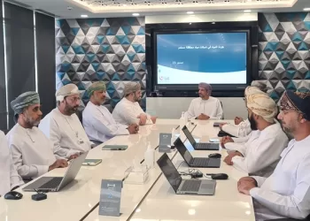 محافظ مسندم يناقش مستجدات مشاريع المياه والصرف الصحي