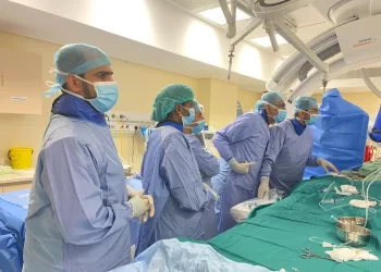 فريقٌ طبي ينجح في إجراء عملية نوعية لطفلة بمستشفى صحار