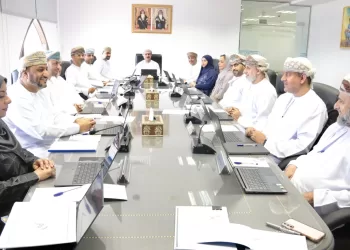 اللجنة العُمانية لحقوق الإنسان تناقش برنامج حماية الطفل من الإهمال والإساءة