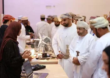 لتعزيز ثقافة ريادة الأعمال.. استعراض المشاريع الهندسية الطلابية في معرض بشناص