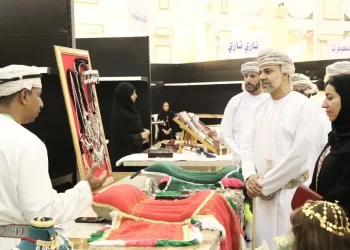 يستمر لـ3 أيام.. افتتاح معرض الفضيات والمجوهرات العُمانية في البريمي