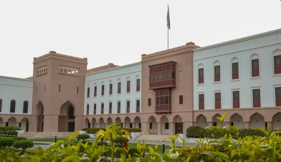 الخميس.. بدء تفعيل التصديق الإلكتروني لعقود الإيجار السكنية  في مسقط