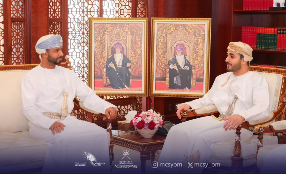 سمو السيد ذي يزن يستقبل المتسابق الدولي عبدالله الرواحي