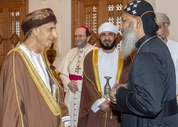 نيابة عن جلالة السلطان.. السيد فهد بن محمود يستقبل المشرفين على دور العبادة في سلطنة عمان