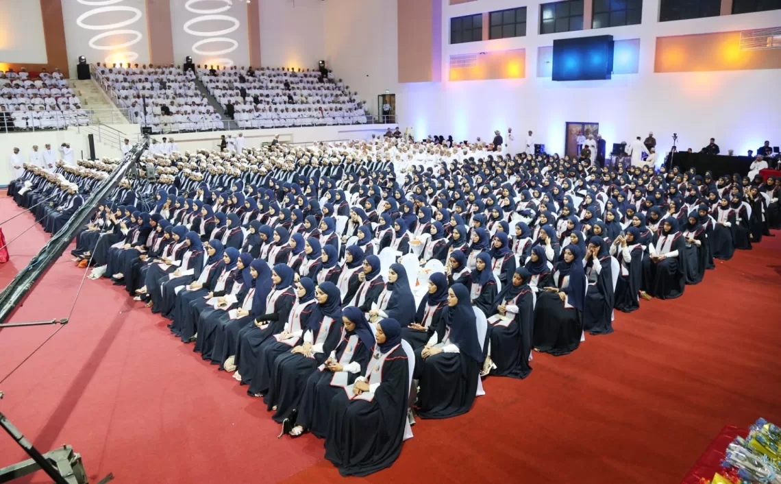 جامعة التقنية والعلوم التطبيقية ترفد سوق العمل بـ558 خريجا في فرعي إبراء وصور