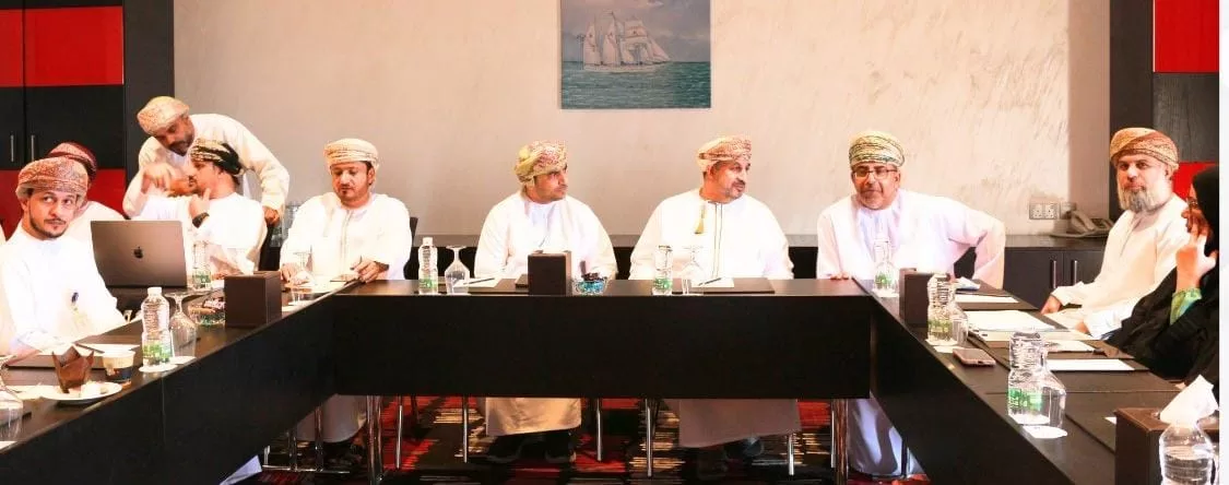 مناقشة مسار سكة القطار الرابط بين شمال الباطنة والبريمي