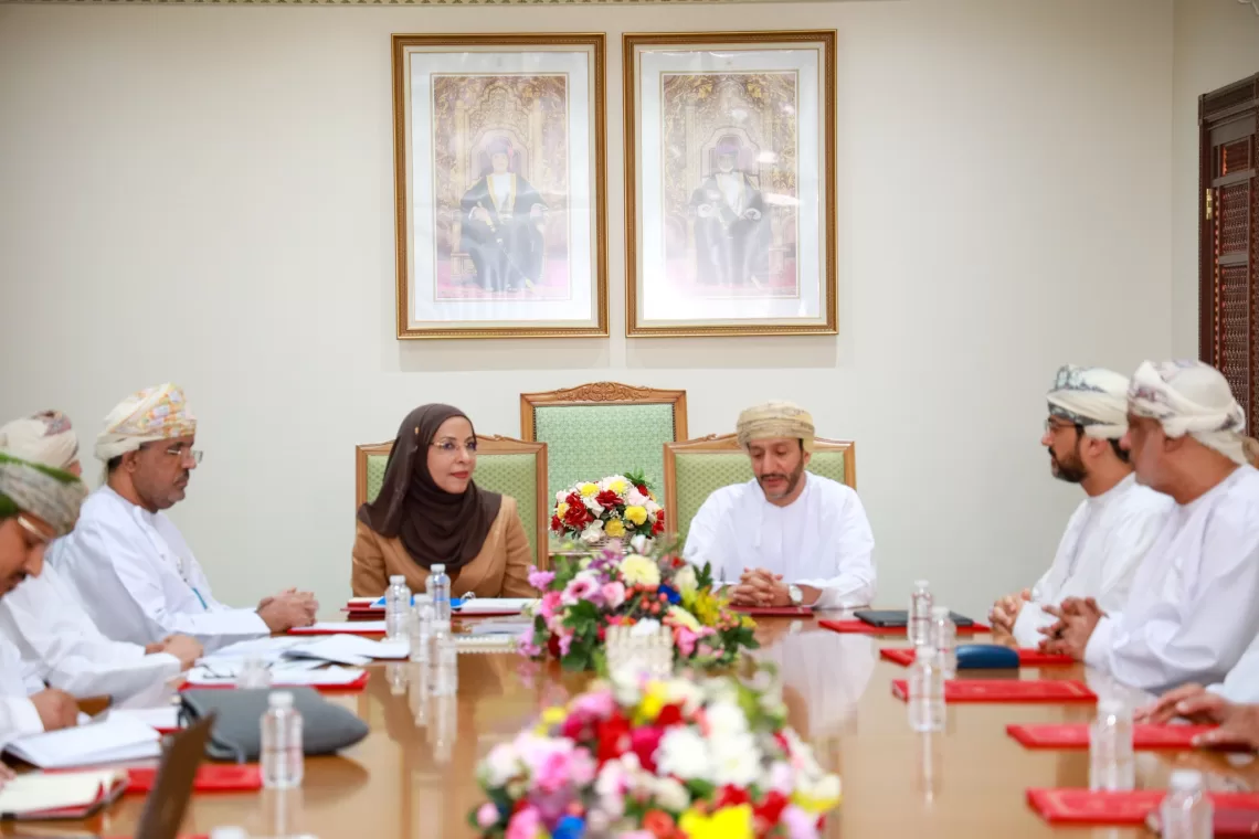 “التربية والتعليم” تستعرض خططها التطويرية في مسقط