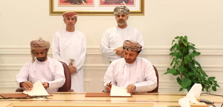 بأكثر من 3 ملايين ريال.. التوقيع على عقود انتفاع لإقامة مشروعات زراعية وحيوانية في البريمي