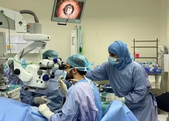 نجاح إجراء أول عملية زراعة قرنية جزئية أمامية بمستشفى النهضة