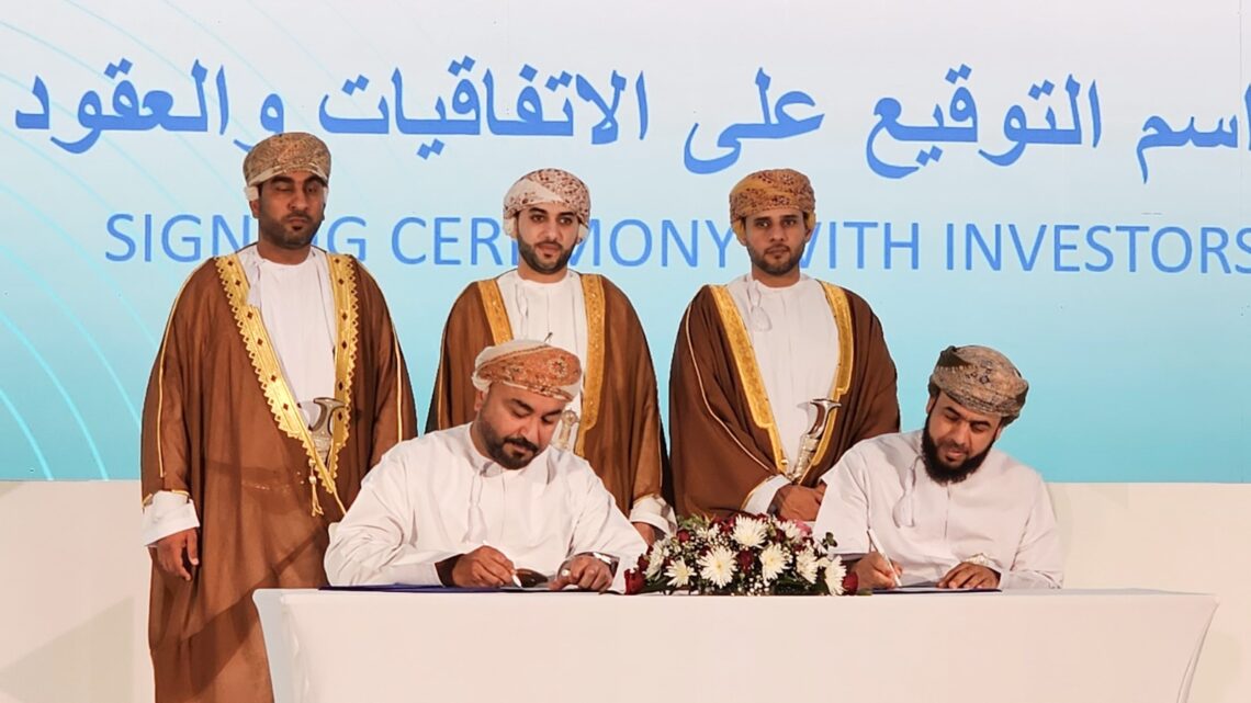 “صحار الصناعية” توقع 4 عقود استثمارية بأكثر من 17 مليون ريال