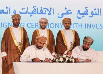 “صحار الصناعية” توقع 4 عقود استثمارية بأكثر من 17 مليون ريال