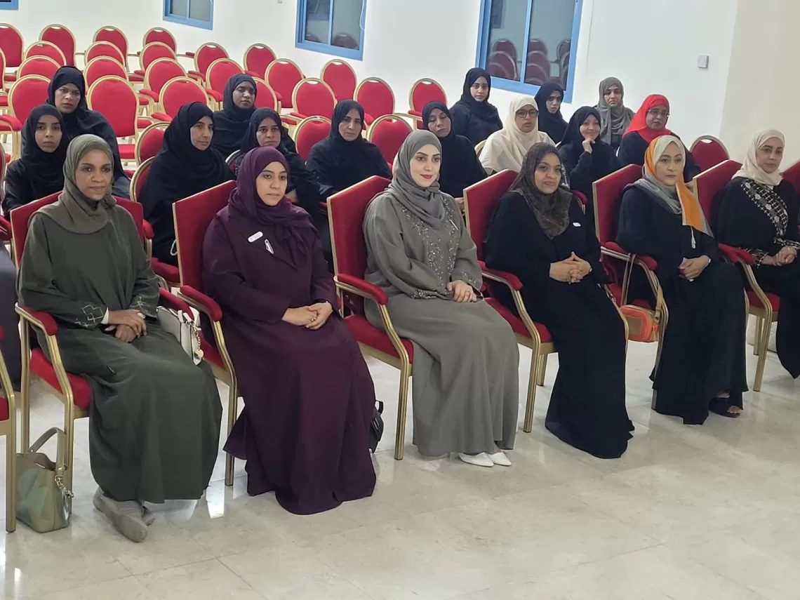 مناقشة البرامج والخطط المستقبلية لـ”جمعية المرأة” بالسيب