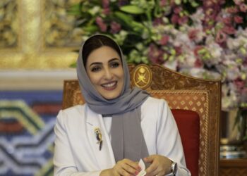السيدة الجليلة تهنئ المعلمين والمعلمات
