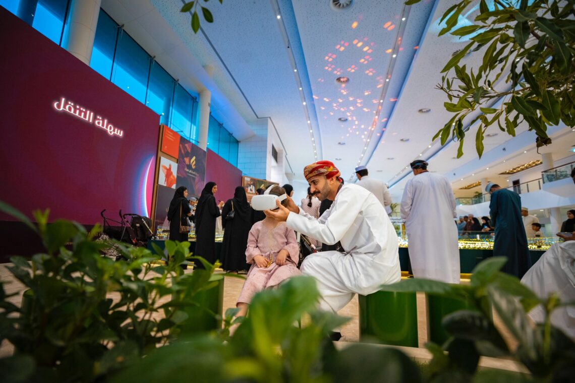“الإسكان” تستعرض مجسم مدينة السلطان هيثم ضمن مشاركتها التوعوية بمعرض مسقط الدولي للكتاب