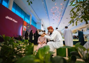 “الإسكان” تستعرض مجسم مدينة السلطان هيثم ضمن مشاركتها التوعوية بمعرض مسقط الدولي للكتاب