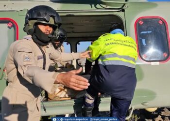 بالفيديو.. طيران الشرطة ينقذ امرأة أصيبت خلال ممارسة “تسلق الجبال” في الداخلية