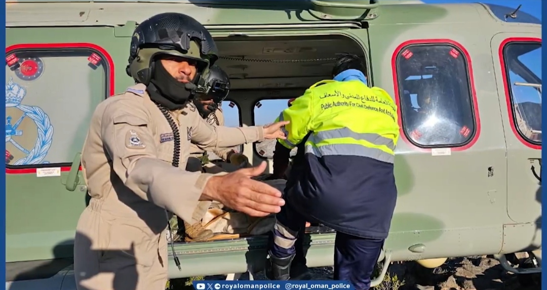 بالفيديو.. طيران الشرطة ينقذ امرأة أصيبت خلال ممارسة “تسلق الجبال” في الداخلية