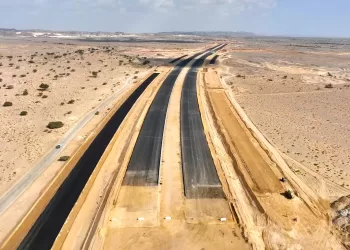 إنجاز 34% من أعمال المرحلة الأولى للطريق الوطني 32 بالدقم