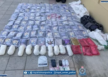 القبض على شخص بحوزته كميات كبيرة من المواد المخدرة في البريمي