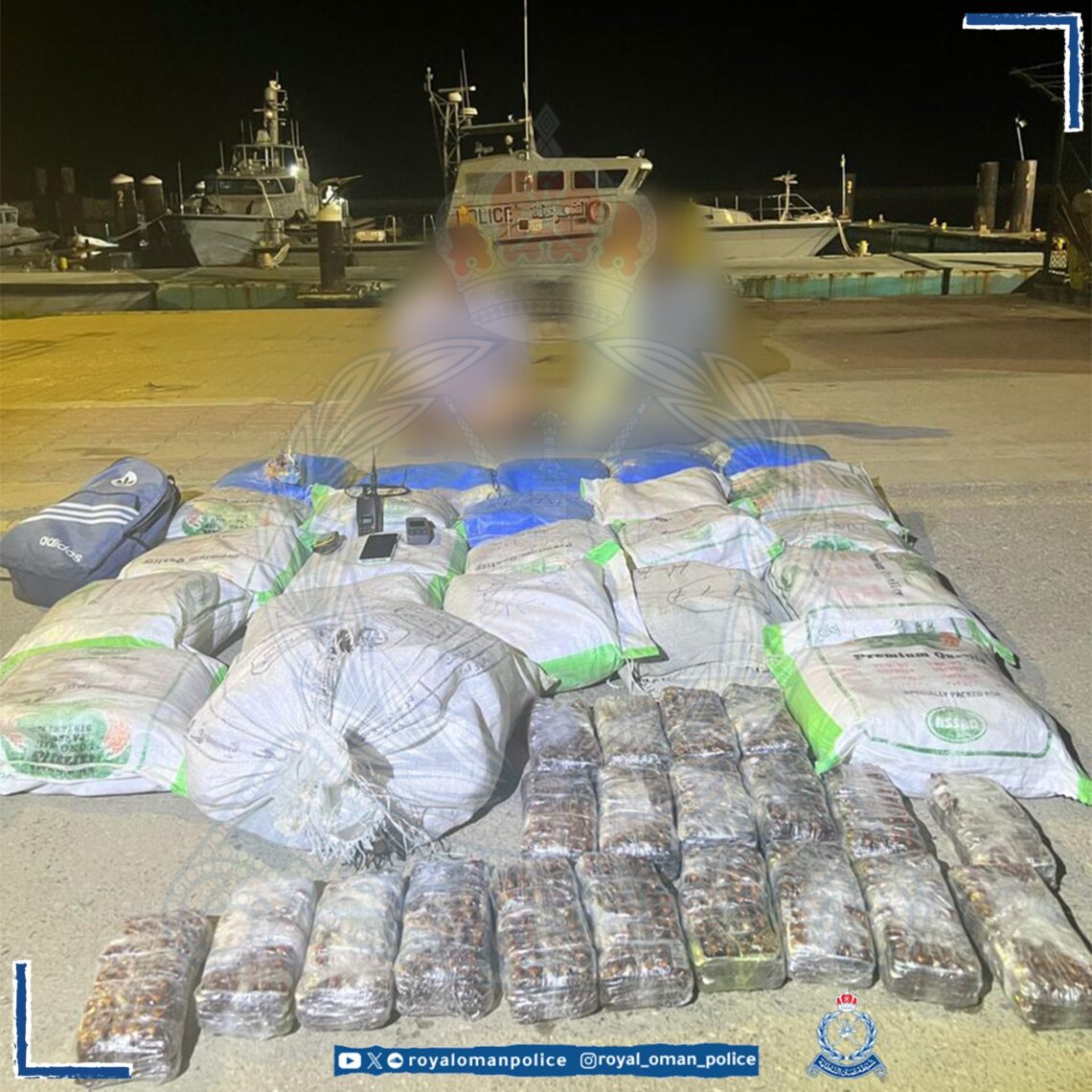 ضبط كميات من المواد المخدرة على متن قارب في شمال الباطنة