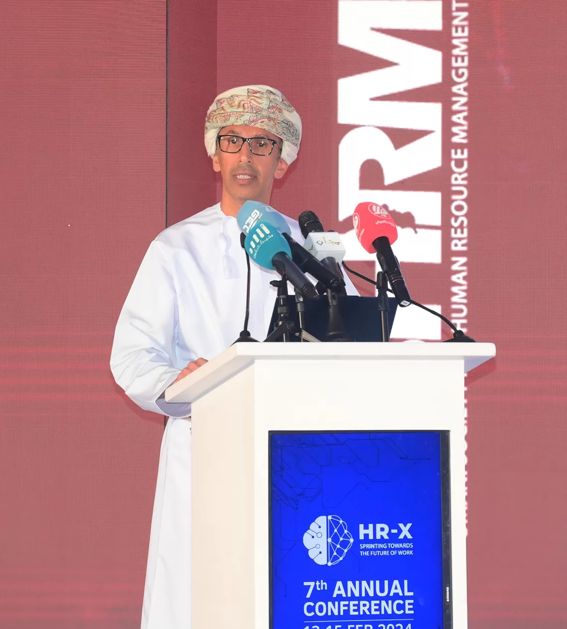 بحث تعزيز التنمية المستدامة والتوجه نحو الذكاء الاصطناعي في مؤتمر “أوشرم”