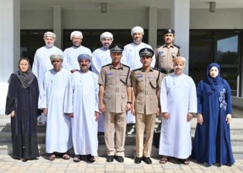وفد من “العُمانية لحقوق الإنسان” يزور السجن المركزي  في سمائل