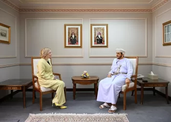 بحث تعزيز التعاون الثقافي وتبادل تنظيم المعارض بين سلطنة عمان وروسيا