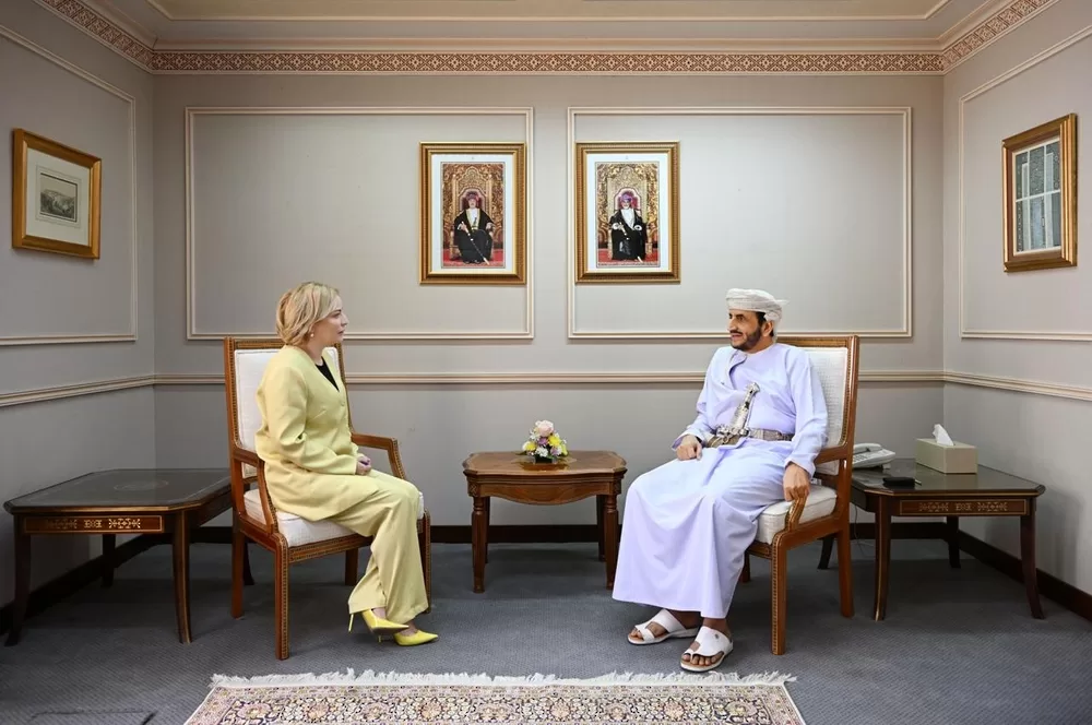 بحث تعزيز التعاون الثقافي وتبادل تنظيم المعارض بين سلطنة عمان وروسيا