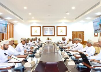 “بلدي جنوب الباطنة” يستعرض المشاريع الاستثمارية وضوابط صرف الأراضي الزراعية بحق الانتفاع