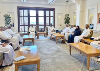 “حقوق الإنسان” تناقش قضايا عاملات المنازل وذوي الإعاقة مع وزير العمل