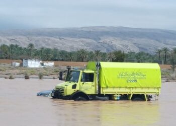 إنقاذ امرأة بعد احتجاز مركبتها في مجرى وادي حلفين بأدم