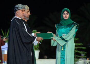تخريج 1097 طالبا ضمن الدفعة الـ16 في جامعة نزوى