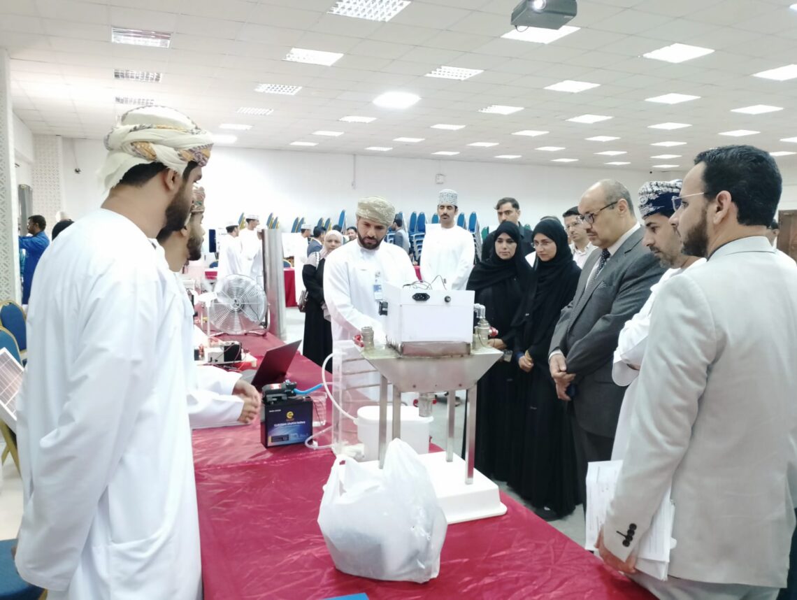 استعراض 25 مشروعا مبتكرا في “يوم البحث العلمي” بـ”جامعة التقنية” في إبراء